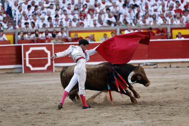 Fotos de la corrida de La Palmosilla, en la que se han cortado tres orejas y Borja Jiménez ha sufrido una cornada./