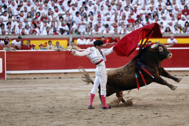 Fotos de la corrida de La Palmosilla, en la que se han cortado tres orejas y Borja Jiménez ha sufrido una cornada./