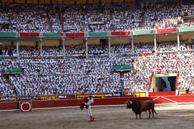 Fotos de la corrida de La Palmosilla, en la que se han cortado tres orejas y Borja Jiménez ha sufrido una cornada./