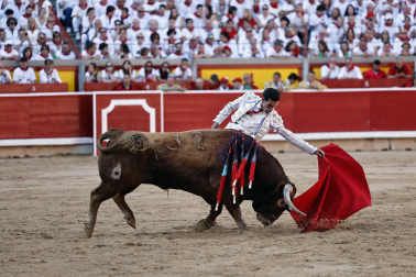 Fotos de la corrida de La Palmosilla, en la que se han cortado tres orejas y Borja Jiménez ha sufrido una cornada./