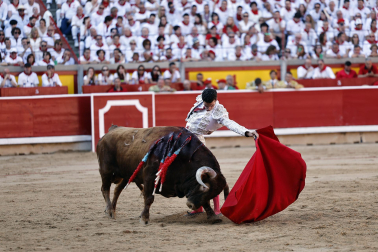 Fotos de la corrida de La Palmosilla, en la que se han cortado tres orejas y Borja Jiménez ha sufrido una cornada./