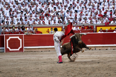 Fotos de la corrida de La Palmosilla, en la que se han cortado tres orejas y Borja Jiménez ha sufrido una cornada./
