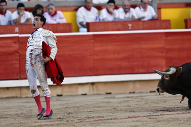 Fotos de la corrida de La Palmosilla, en la que se han cortado tres orejas y Borja Jiménez ha sufrido una cornada./