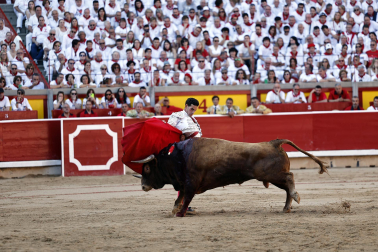 Fotos de la corrida de La Palmosilla, en la que se han cortado tres orejas y Borja Jiménez ha sufrido una cornada./