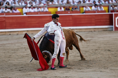 Fotos de la corrida de La Palmosilla, en la que se han cortado tres orejas y Borja Jiménez ha sufrido una cornada./