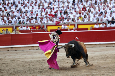 Fotos de la corrida de La Palmosilla, en la que se han cortado tres orejas y Borja Jiménez ha sufrido una cornada./
