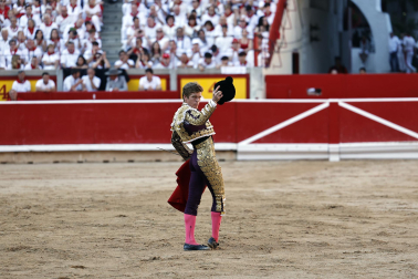 Fotos de la corrida de La Palmosilla, en la que se han cortado tres orejas y Borja Jiménez ha sufrido una cornada./