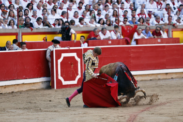 Fotos de la corrida de La Palmosilla, en la que se han cortado tres orejas y Borja Jiménez ha sufrido una cornada./