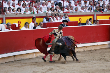 Fotos de la corrida de La Palmosilla, en la que se han cortado tres orejas y Borja Jiménez ha sufrido una cornada./