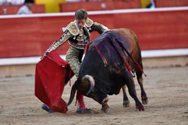 Fotos de la corrida de La Palmosilla, en la que se han cortado tres orejas y Borja Jiménez ha sufrido una cornada./