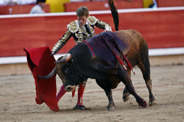 Fotos de la corrida de La Palmosilla, en la que se han cortado tres orejas y Borja Jiménez ha sufrido una cornada./