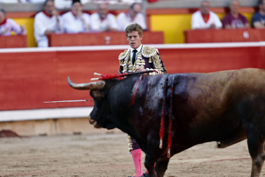Fotos de la corrida de La Palmosilla, en la que se han cortado tres orejas y Borja Jiménez ha sufrido una cornada./