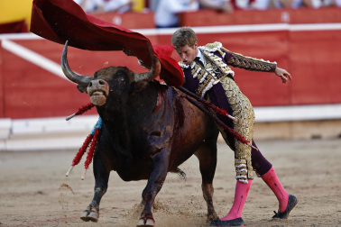 Fotos de la corrida de La Palmosilla, en la que se han cortado tres orejas y Borja Jiménez ha sufrido una cornada./