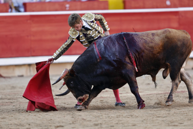Fotos de la corrida de La Palmosilla, en la que se han cortado tres orejas y Borja Jiménez ha sufrido una cornada./