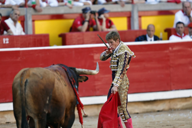 Fotos de la corrida de La Palmosilla, en la que se han cortado tres orejas y Borja Jiménez ha sufrido una cornada./