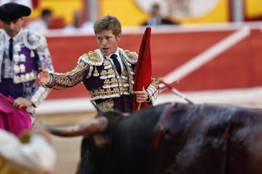 Fotos de la corrida de La Palmosilla, en la que se han cortado tres orejas y Borja Jiménez ha sufrido una cornada./