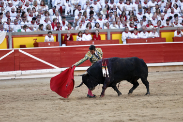 Fotos de la corrida de La Palmosilla, en la que se han cortado tres orejas y Borja Jiménez ha sufrido una cornada./