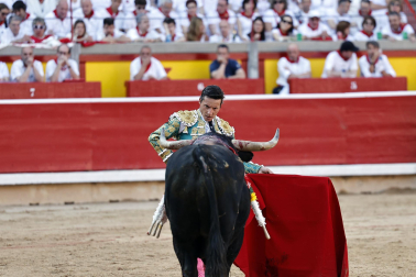 Fotos de la corrida de La Palmosilla, en la que se han cortado tres orejas y Borja Jiménez ha sufrido una cornada./
