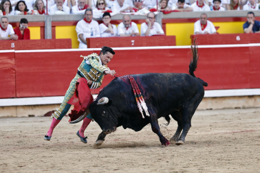 Fotos de la corrida de La Palmosilla, en la que se han cortado tres orejas y Borja Jiménez ha sufrido una cornada./