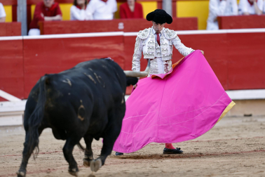 Fotos de la corrida de La Palmosilla, en la que se han cortado tres orejas y Borja Jiménez ha sufrido una cornada./