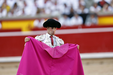 Fotos de la corrida de La Palmosilla, en la que se han cortado tres orejas y Borja Jiménez ha sufrido una cornada./