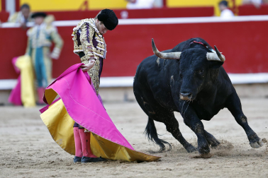 Fotos de la corrida de La Palmosilla, en la que se han cortado tres orejas y Borja Jiménez ha sufrido una cornada./