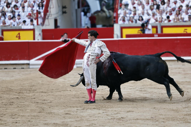 Fotos de la corrida de La Palmosilla, en la que se han cortado tres orejas y Borja Jiménez ha sufrido una cornada./