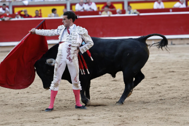 Fotos de la corrida de La Palmosilla, en la que se han cortado tres orejas y Borja Jiménez ha sufrido una cornada./