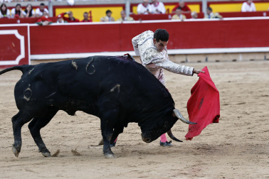 Fotos de la corrida de La Palmosilla, en la que se han cortado tres orejas y Borja Jiménez ha sufrido una cornada./