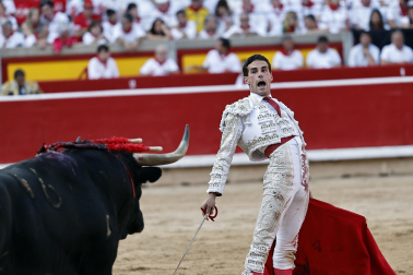 Fotos de la corrida de La Palmosilla, en la que se han cortado tres orejas y Borja Jiménez ha sufrido una cornada./