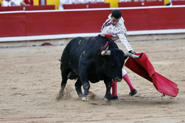 Fotos de la corrida de La Palmosilla, en la que se han cortado tres orejas y Borja Jiménez ha sufrido una cornada./