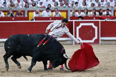 Fotos de la corrida de La Palmosilla, en la que se han cortado tres orejas y Borja Jiménez ha sufrido una cornada./