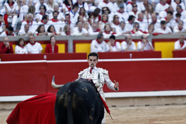 Fotos de la corrida de La Palmosilla, en la que se han cortado tres orejas y Borja Jiménez ha sufrido una cornada./