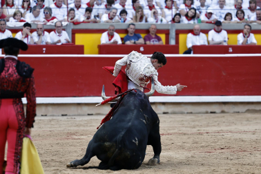 Fotos de la corrida de La Palmosilla, en la que se han cortado tres orejas y Borja Jiménez ha sufrido una cornada./