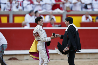 Fotos de la corrida de La Palmosilla, en la que se han cortado tres orejas y Borja Jiménez ha sufrido una cornada./