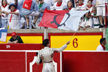 Fotos de la corrida de La Palmosilla, en la que se han cortado tres orejas y Borja Jiménez ha sufrido una cornada./