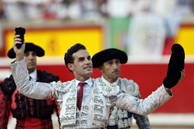 Fotos de la corrida de La Palmosilla, en la que se han cortado tres orejas y Borja Jiménez ha sufrido una cornada./