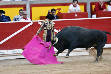 Fotos de la corrida de La Palmosilla, en la que se han cortado tres orejas y Borja Jiménez ha sufrido una cornada./