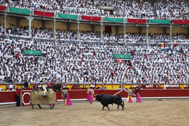 Fotos de la corrida de La Palmosilla, en la que se han cortado tres orejas y Borja Jiménez ha sufrido una cornada./