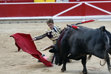 Fotos de la corrida de La Palmosilla, en la que se han cortado tres orejas y Borja Jiménez ha sufrido una cornada./