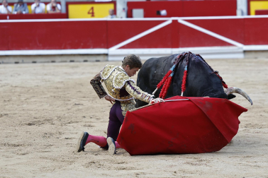 Fotos de la corrida de La Palmosilla, en la que se han cortado tres orejas y Borja Jiménez ha sufrido una cornada./