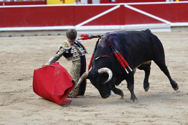 Fotos de la corrida de La Palmosilla, en la que se han cortado tres orejas y Borja Jiménez ha sufrido una cornada./