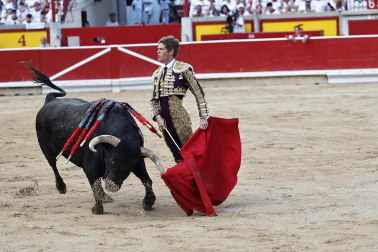 Fotos de la corrida de La Palmosilla, en la que se han cortado tres orejas y Borja Jiménez ha sufrido una cornada./