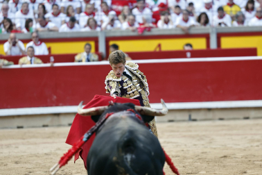 Fotos de la corrida de La Palmosilla, en la que se han cortado tres orejas y Borja Jiménez ha sufrido una cornada./