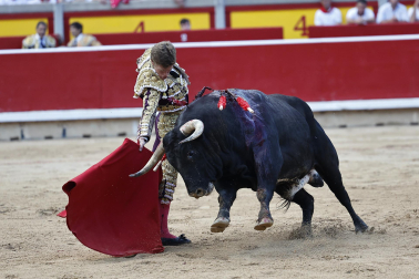 Fotos de la corrida de La Palmosilla, en la que se han cortado tres orejas y Borja Jiménez ha sufrido una cornada./
