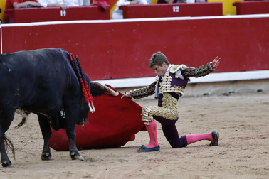 Fotos de la corrida de La Palmosilla, en la que se han cortado tres orejas y Borja Jiménez ha sufrido una cornada./