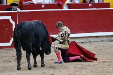 Fotos de la corrida de La Palmosilla, en la que se han cortado tres orejas y Borja Jiménez ha sufrido una cornada./