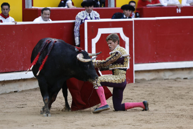 Fotos de la corrida de La Palmosilla, en la que se han cortado tres orejas y Borja Jiménez ha sufrido una cornada./