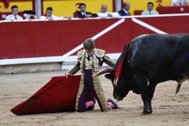 Fotos de la corrida de La Palmosilla, en la que se han cortado tres orejas y Borja Jiménez ha sufrido una cornada./