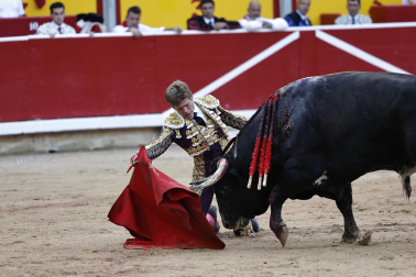 Fotos de la corrida de La Palmosilla, en la que se han cortado tres orejas y Borja Jiménez ha sufrido una cornada./